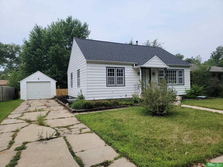 Property Photo: 1309 N Blackburn Avenue NE 68467