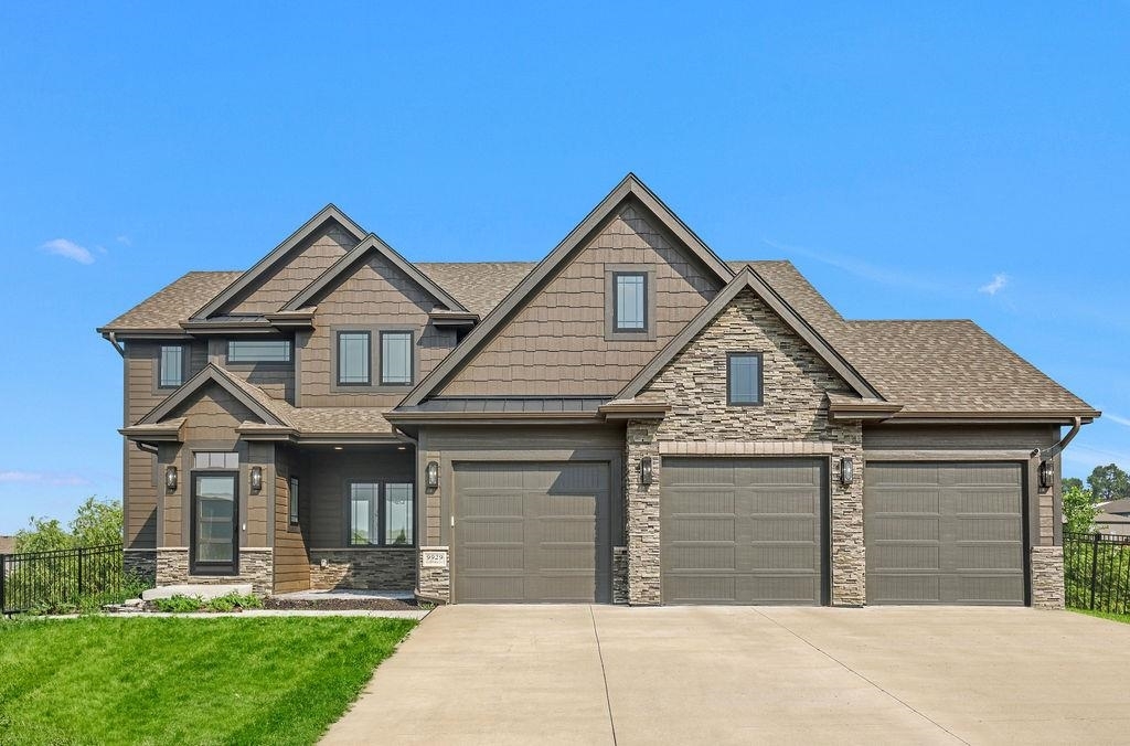 Property Photo:  9929 S 103 Avenue Circle  NE 68046 