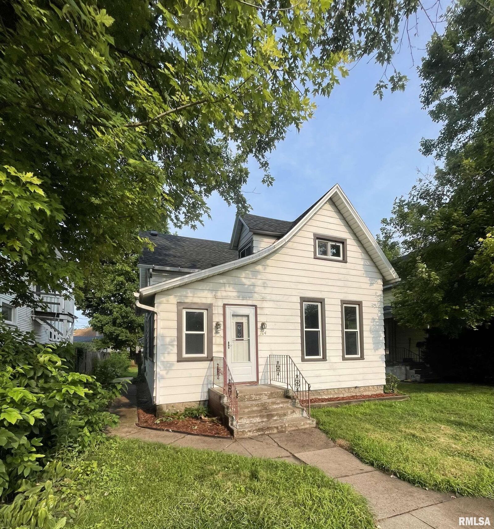 Property Photo: 704 N 3rd Street IA 52732