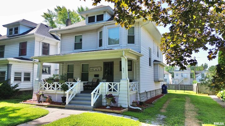 Property Photo:  631 5th Avenue South  IA 52732 