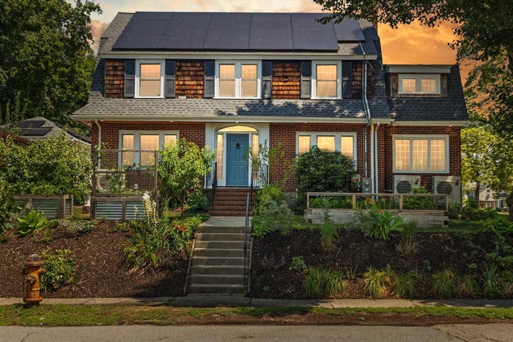 Property Photo:  5 Mayflower Ter  MA 02461 