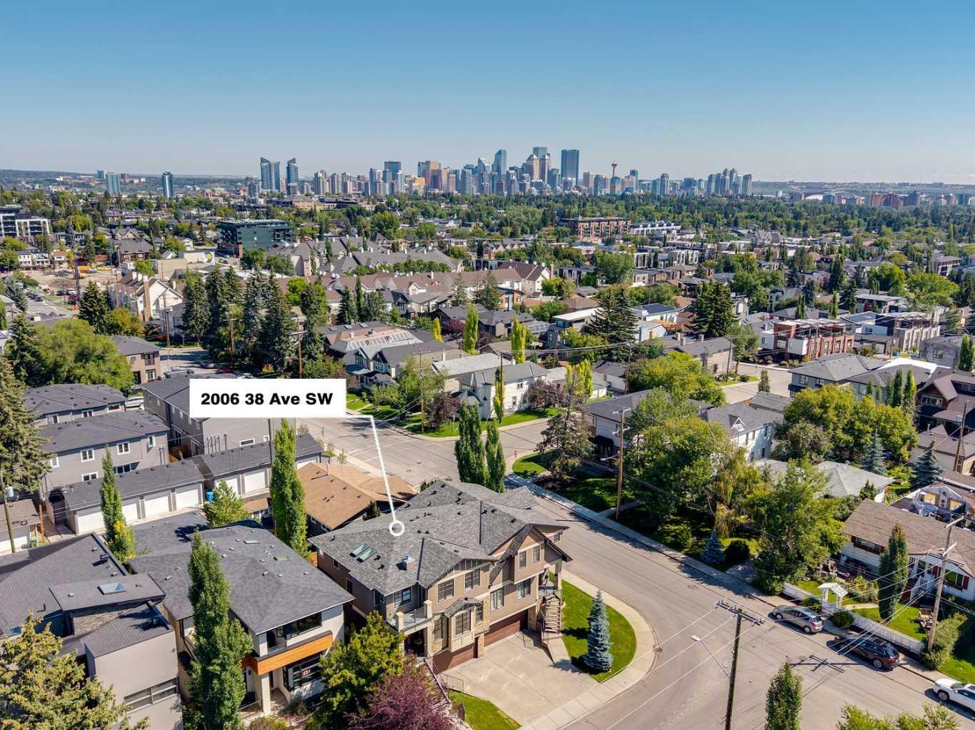 Property Photo:  2006 38 Avenue SW  AB T2T 2K4 