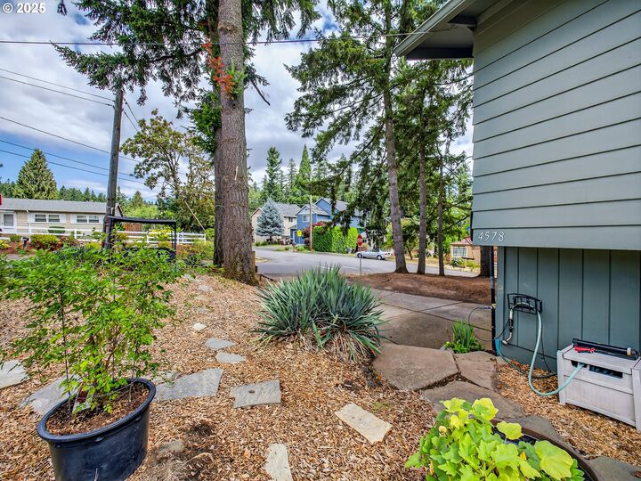 Property Photo: 4578 Norfolk St OR 97068
