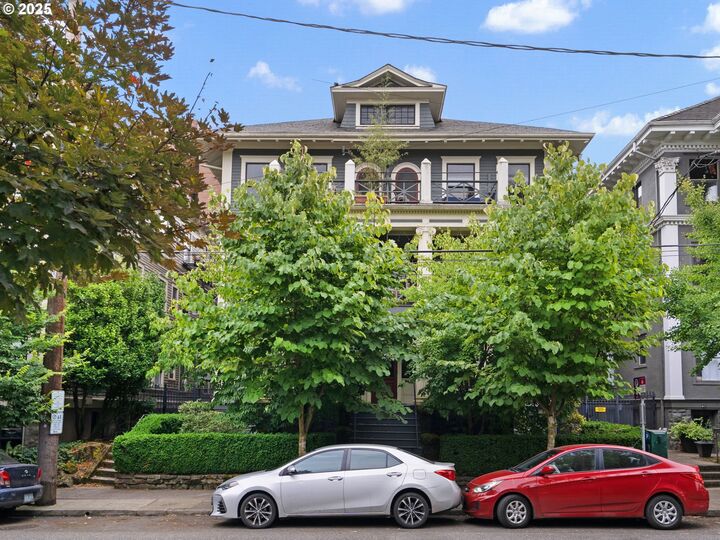 Property Photo: 2058 NW Flanders St 3 OR 97209