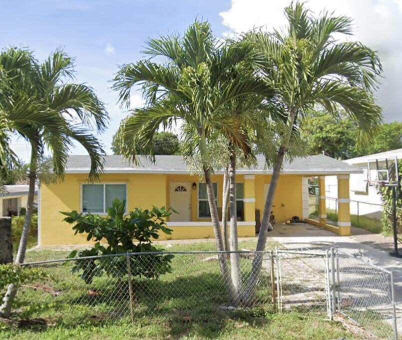 Property Photo: 1112 James Road FL 33462