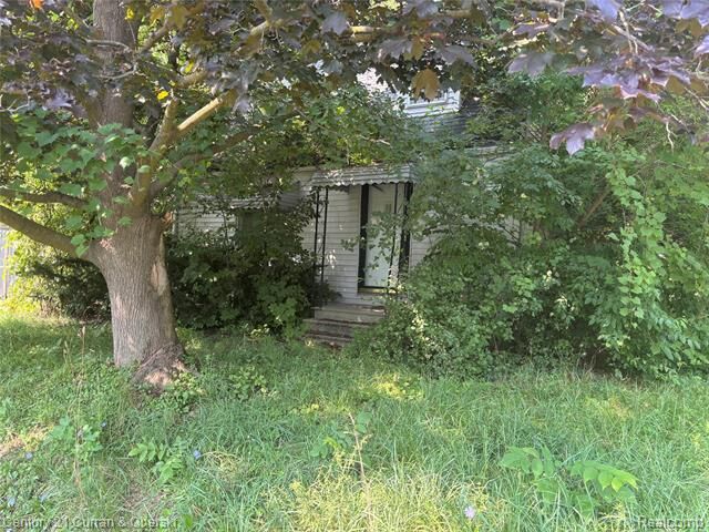 Property Photo:  3215 Huggins Avenue  MI 48506 