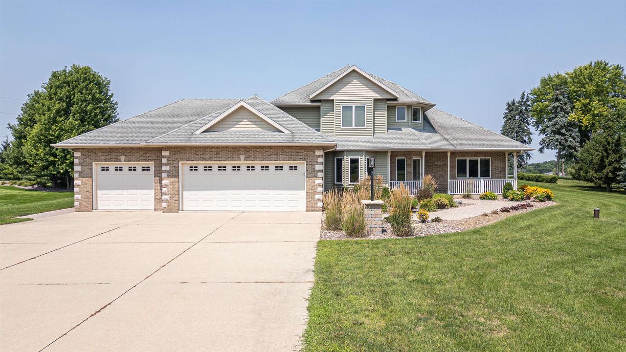 Property Photo: 5333 East Clayshire Drive WI 53563