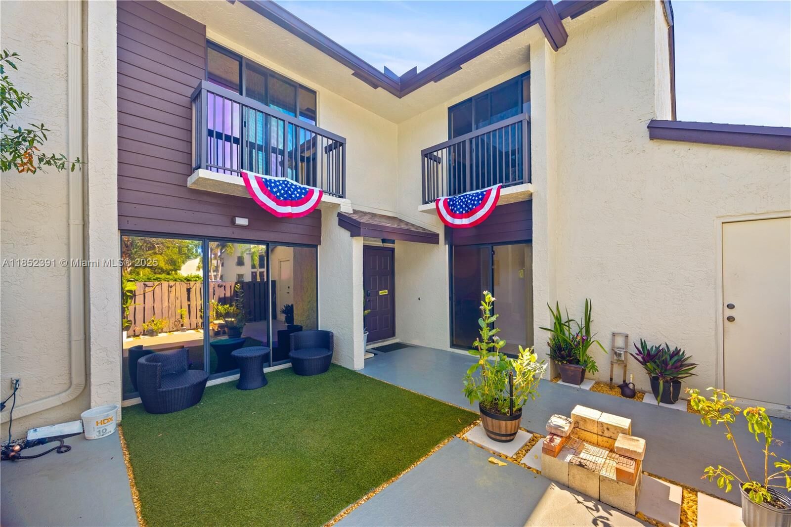 Property Photo: 3651 Cocoplum Cir 34126 FL 33063