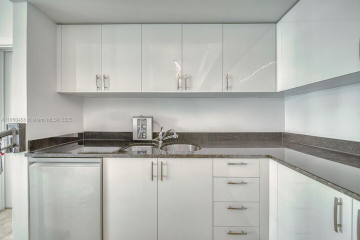 Property Photo: 3131 NE 188th St 2-1103 FL 33180