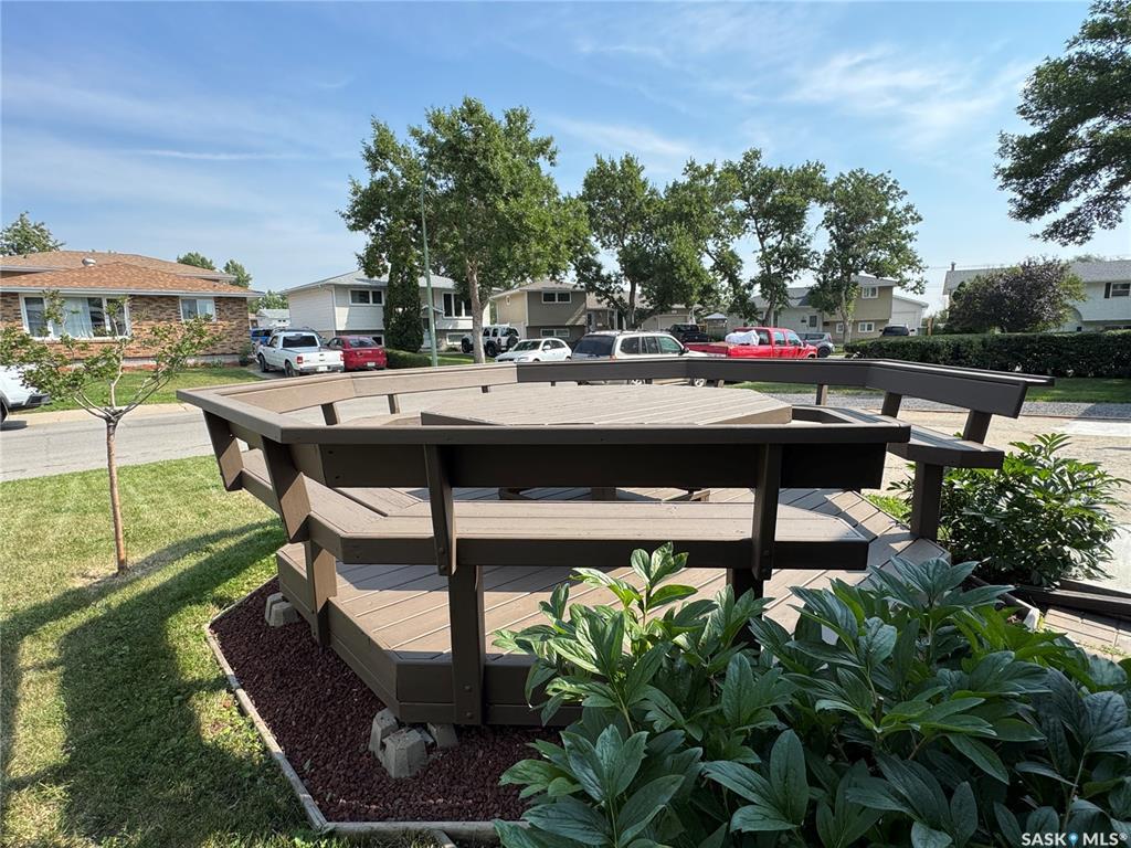 Property Photo:  186 Bothwell Crescent  SK S4R 6E7 