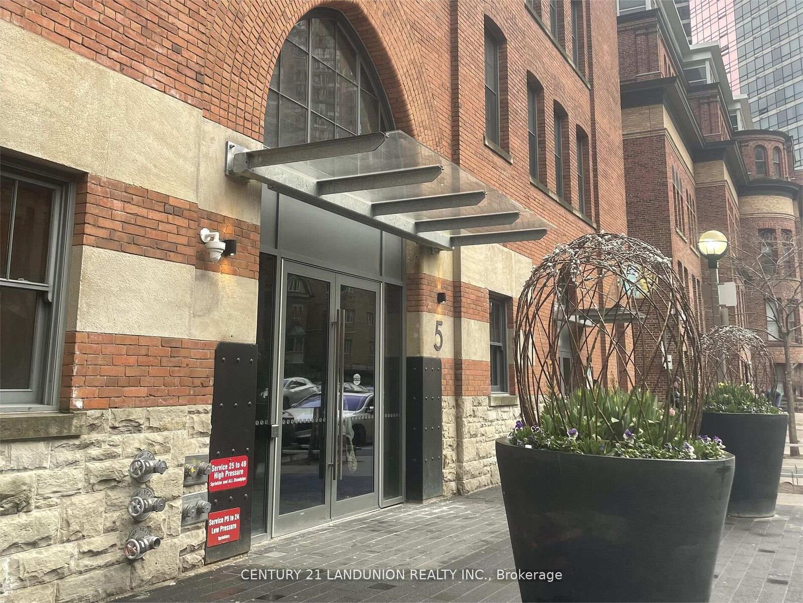 Property Photo: 5 St Joseph St Street 218 ON M4Y 0B6