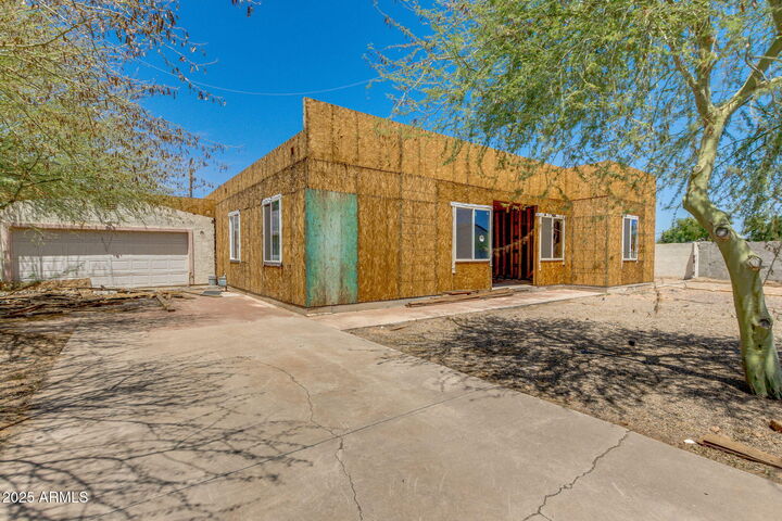 2210 W Morten Avenue  Phoenix AZ 85021 photo