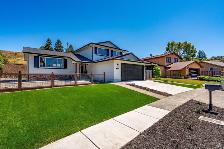 Property Photo:  1010 Round Hill Circle  CA 94558 