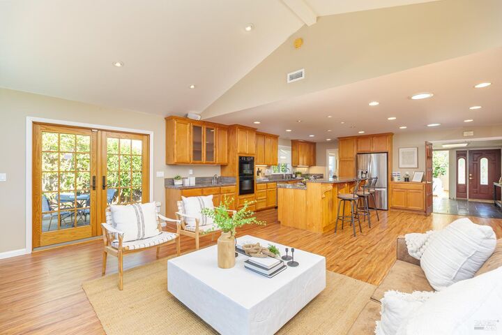 Property Photo:  92 Upper Oak Drive  CA 94903 