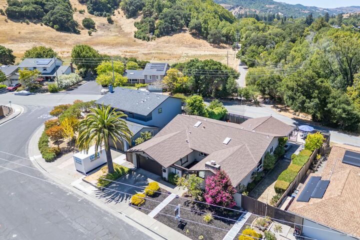 Property Photo:  92 Upper Oak Drive  CA 94903 