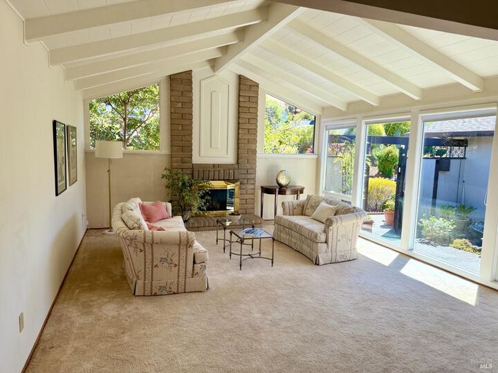 Property Photo:  92 Upper Oak Drive  CA 94903 