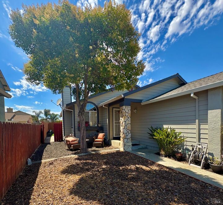 Property Photo: 1100 Camellia Lane CA 94585