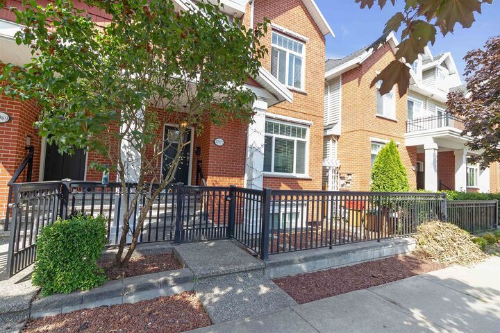 13971 64 Avenue — photo 1