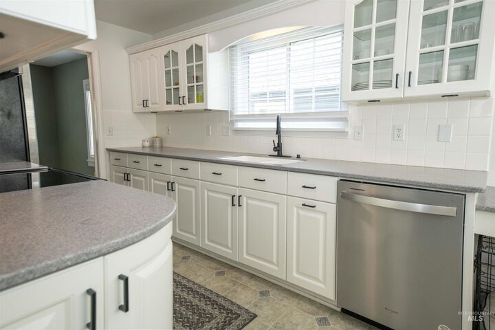 Property Photo:  527 Brown Avenue  ID 83544 