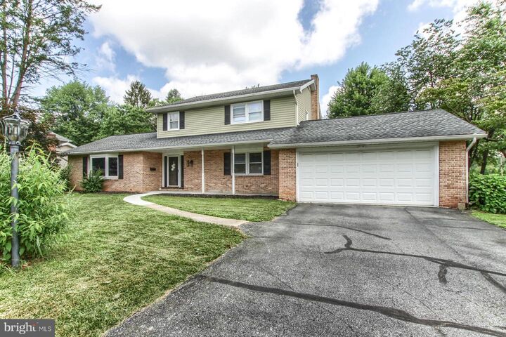 Property Photo: 713 Yorkshire Drive PA 17013