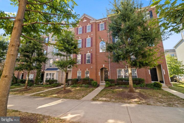 Property Photo: 2224 Margraf Circle VA 22191