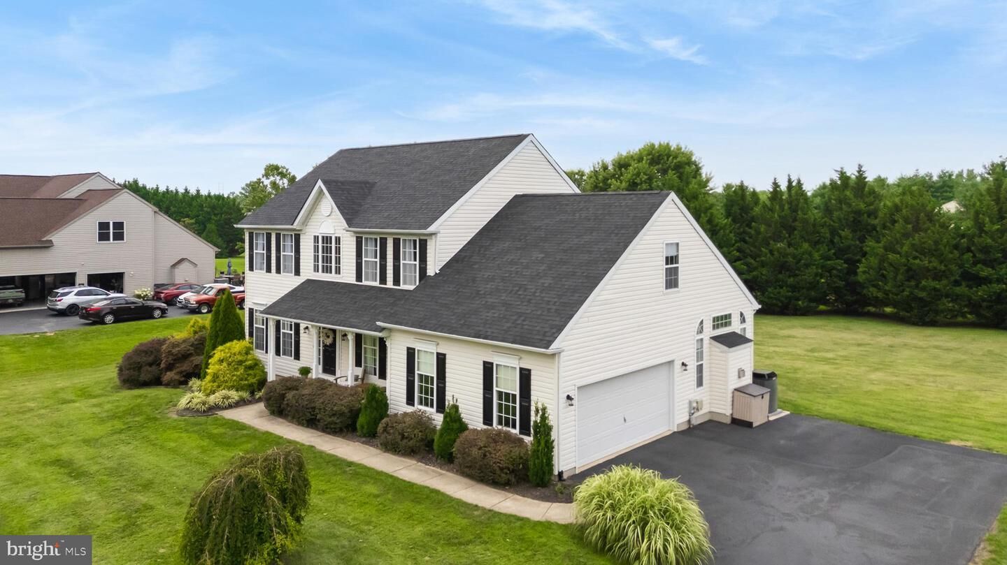 Property Photo:  8 E Stonewall Drive  DE 19709 