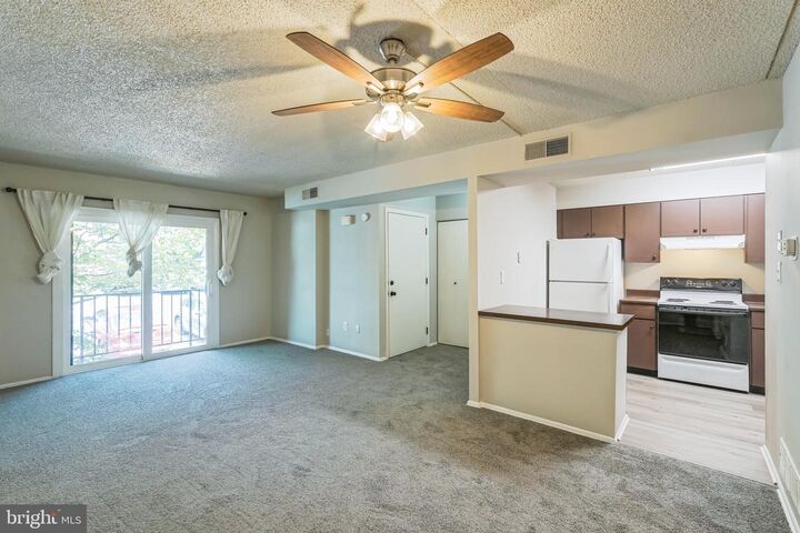 Property Photo: 370 Saybrook Lane A PA 19086