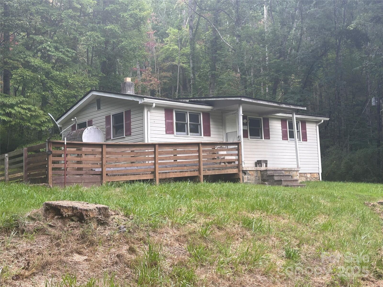 Property Photo: 103 Cambridge Way NC 28786