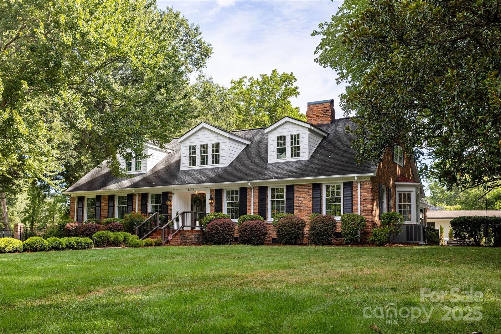 Property Photo: 4401 Town And Country Drive NC 28226