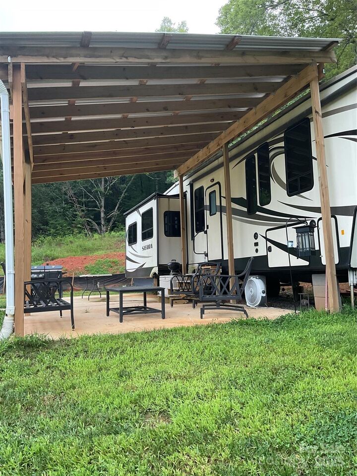 Property Photo: 332 Linville Road NC 28761