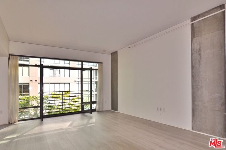 Property Photo: 1111 S Grand Ave CA 90015
