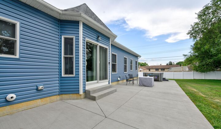 Property Photo:  303 Basswood Road  OH 43207 