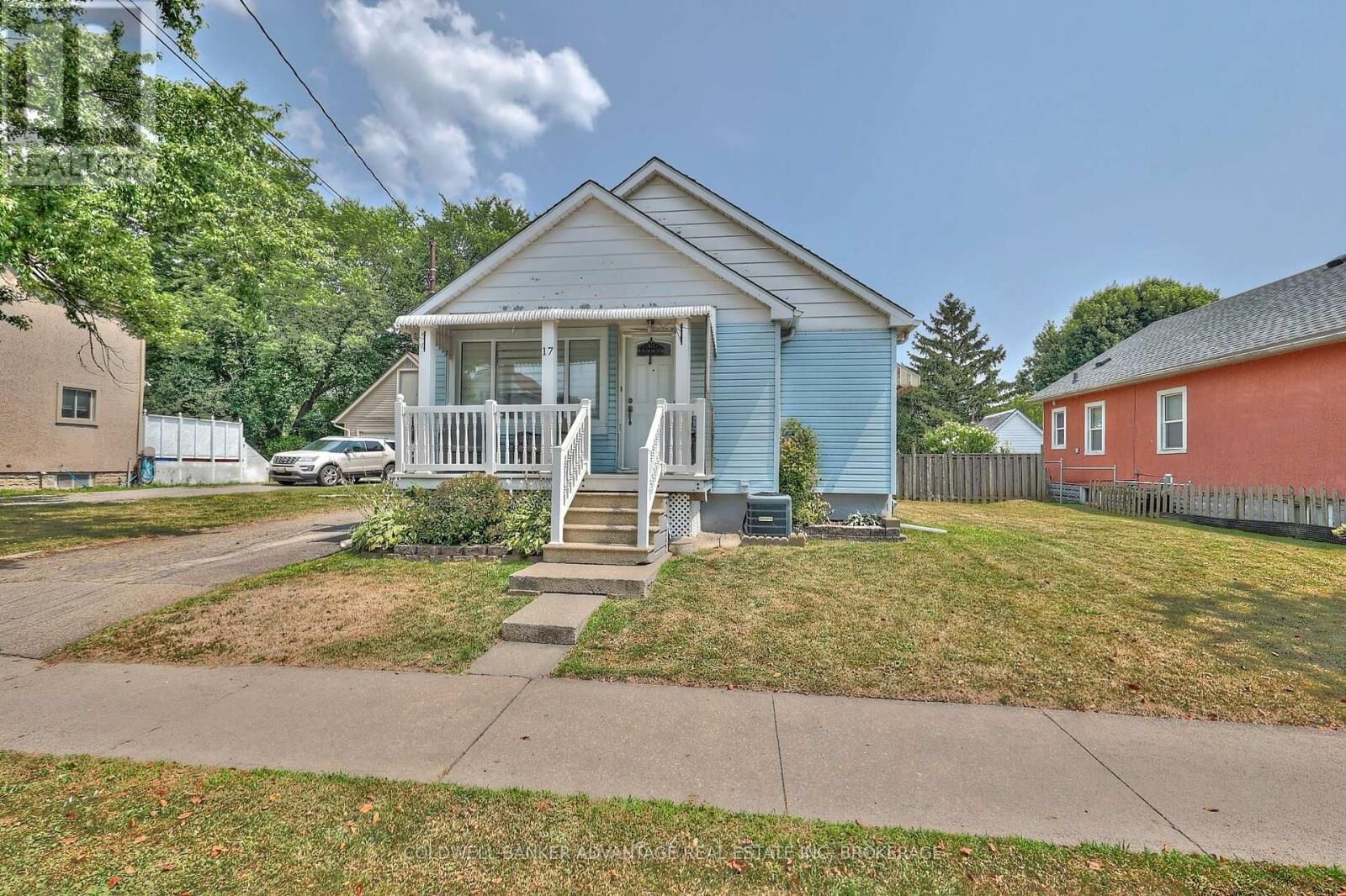 Property Photo:  17 Clifford Avenue  ON L3C 2C6 