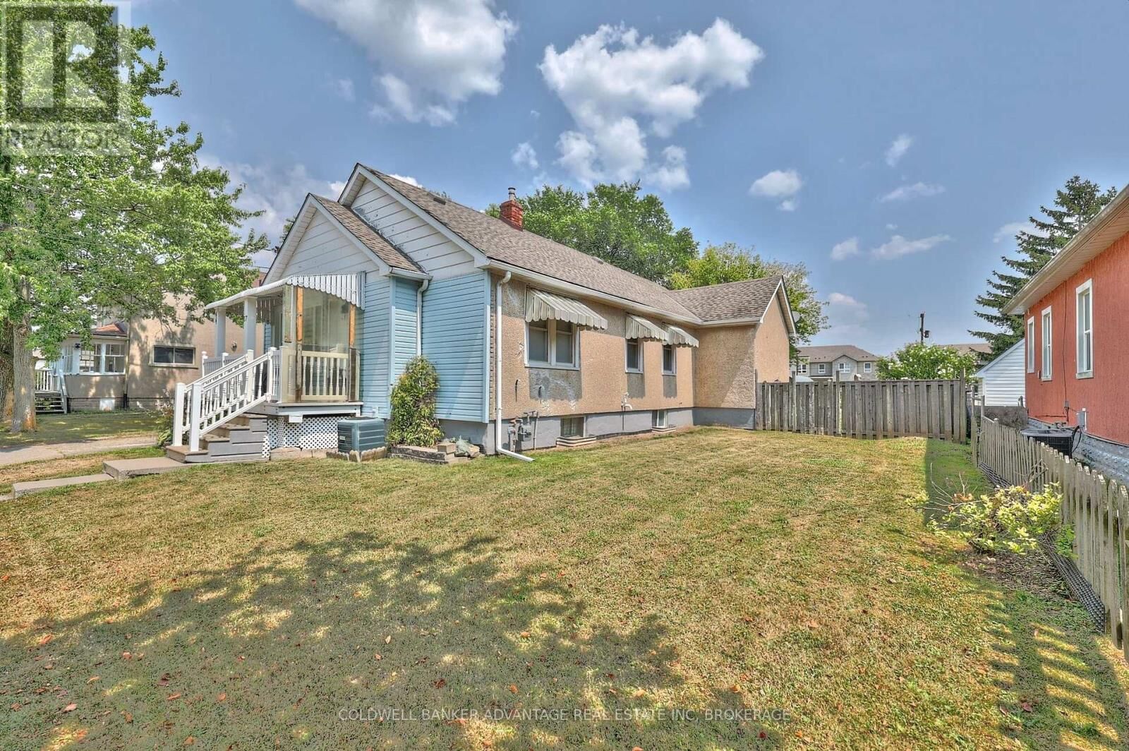 Photo de la propriété:  17 Clifford Avenue  ON L3C 2C6 