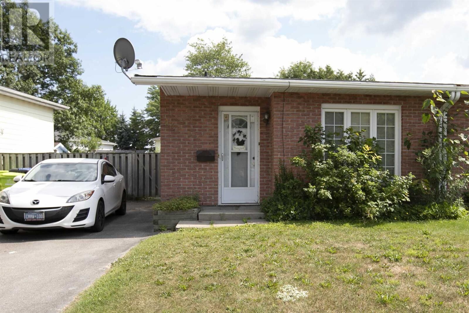 Property Photo:  43 Cambridge Pl  ON P6A 6E8 