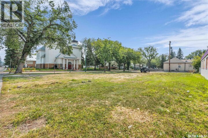Property Photo:  1001 20th Street W  SK S7M 0Y6 
