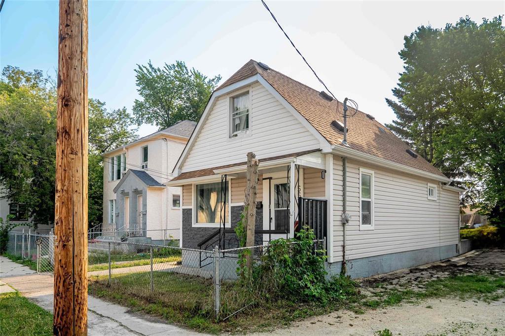 Photo de la propriété: 553 Charles Street MB R2W 4C3