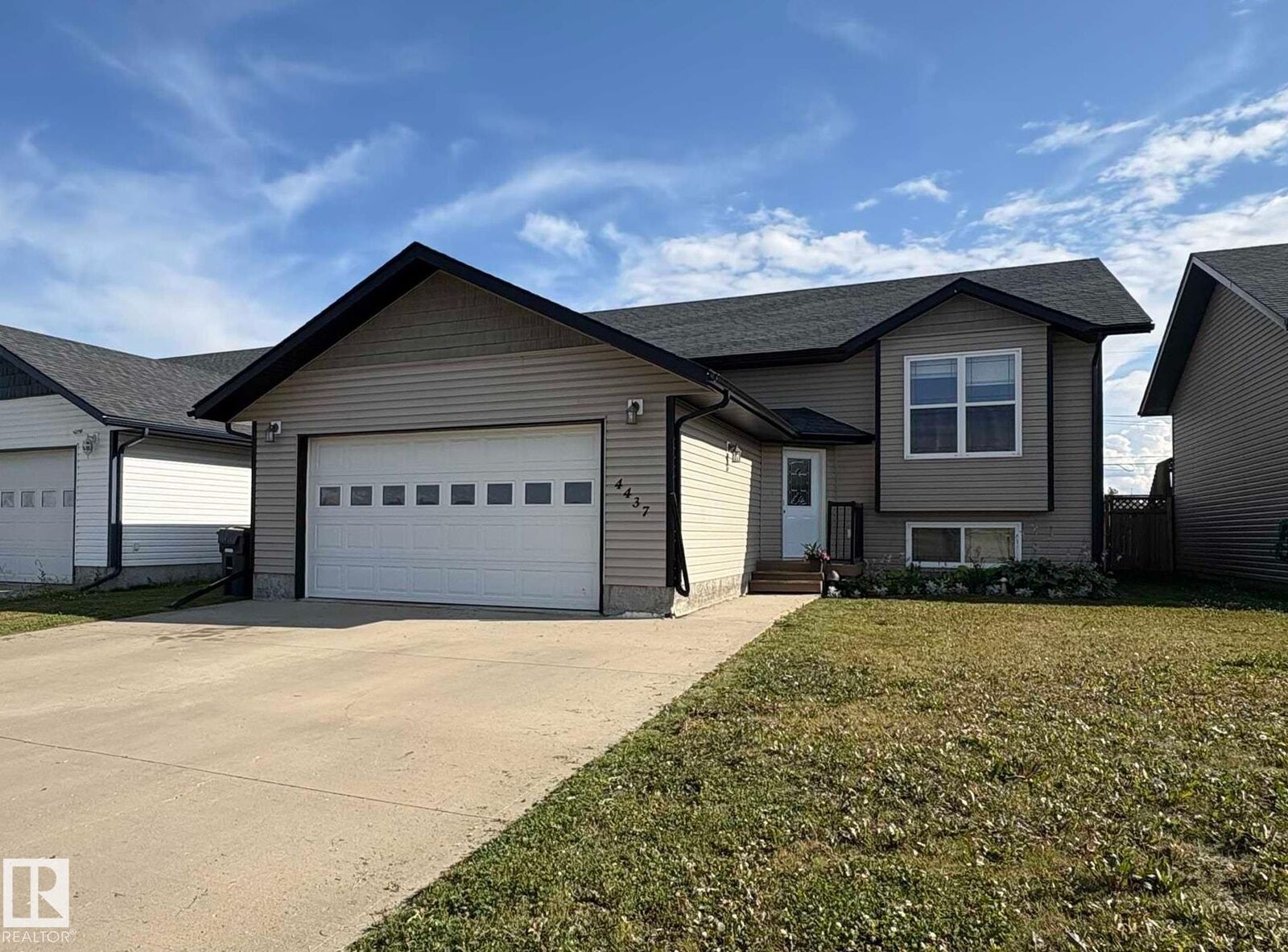 Property Photo: 4437 53 Avenue AB T0A 3A3