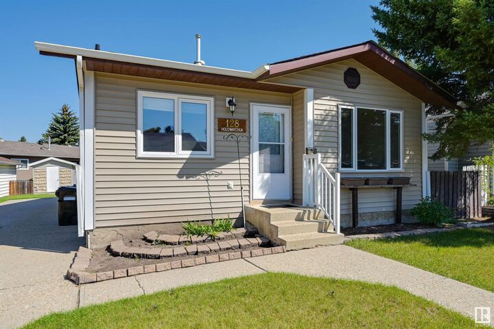 Property Photo: 128 Westbourne Road AB T7X 1S2