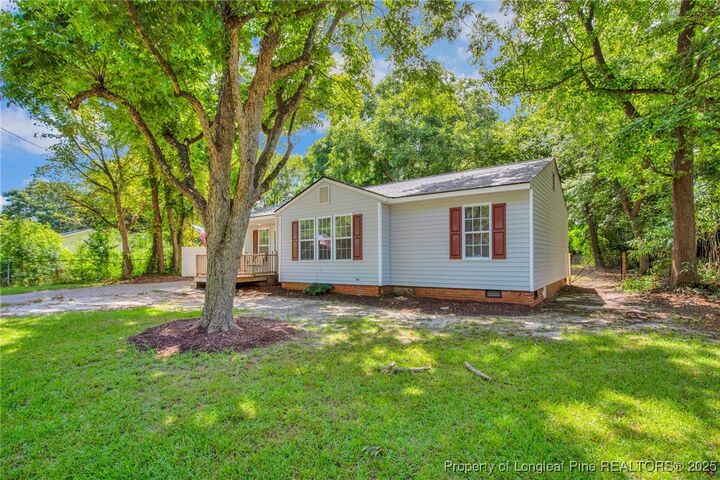Property Photo:  5211 Sequoia Road  NC 28304 