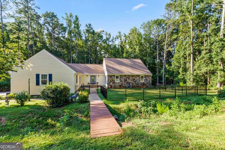 Property Photo: 175 Kingswood Drive GA 30215