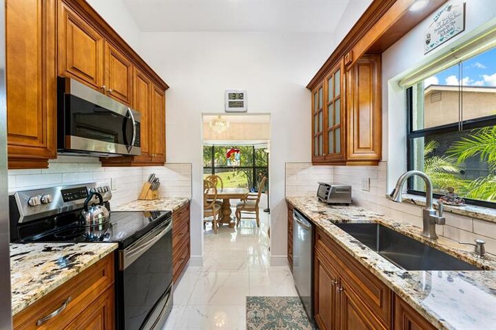 Property Photo: 2531 Blue Sage Ave FL 33063