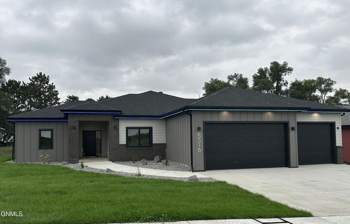 Property Photo: 5516 Smette Bend ND 58504
