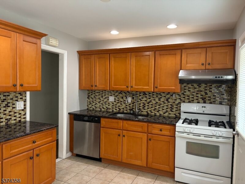 Property Photo:  44 Fellswood Dr  NJ 07039 
