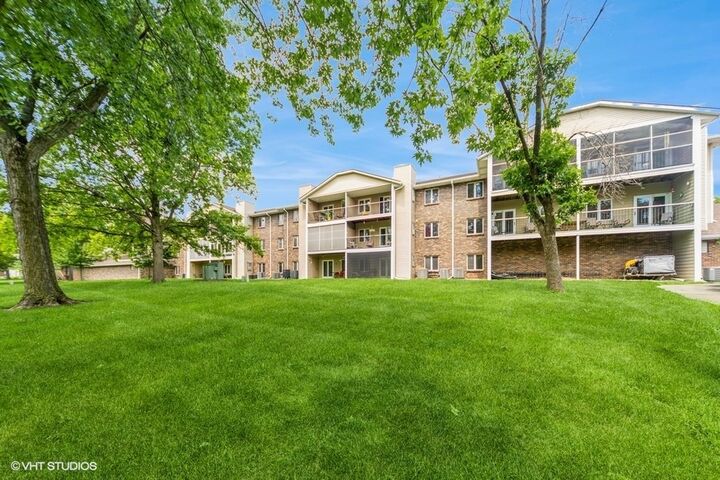Property Photo: 409 SE Delaware Avenue 207 IA 50021