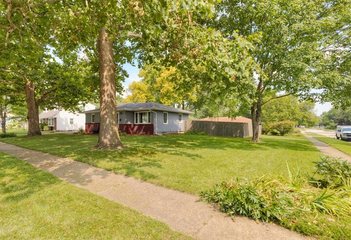 Property Photo:  318 SE 4th Street  IA 50021 