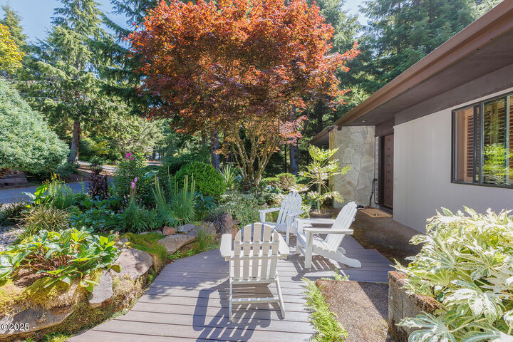 Property Photo: 464 Salishan Hills Drive OR 97367