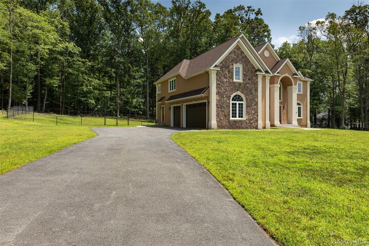 Property Photo:  18 Winding Lane  NY 10917 