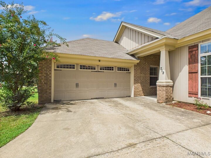 Property Photo: 712 Lismore Place AL 36117