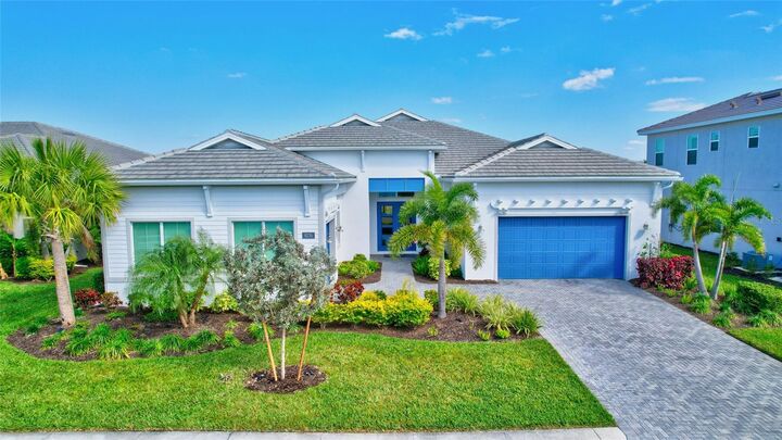 Property Photo: 8276 Redonda Loop FL 34202